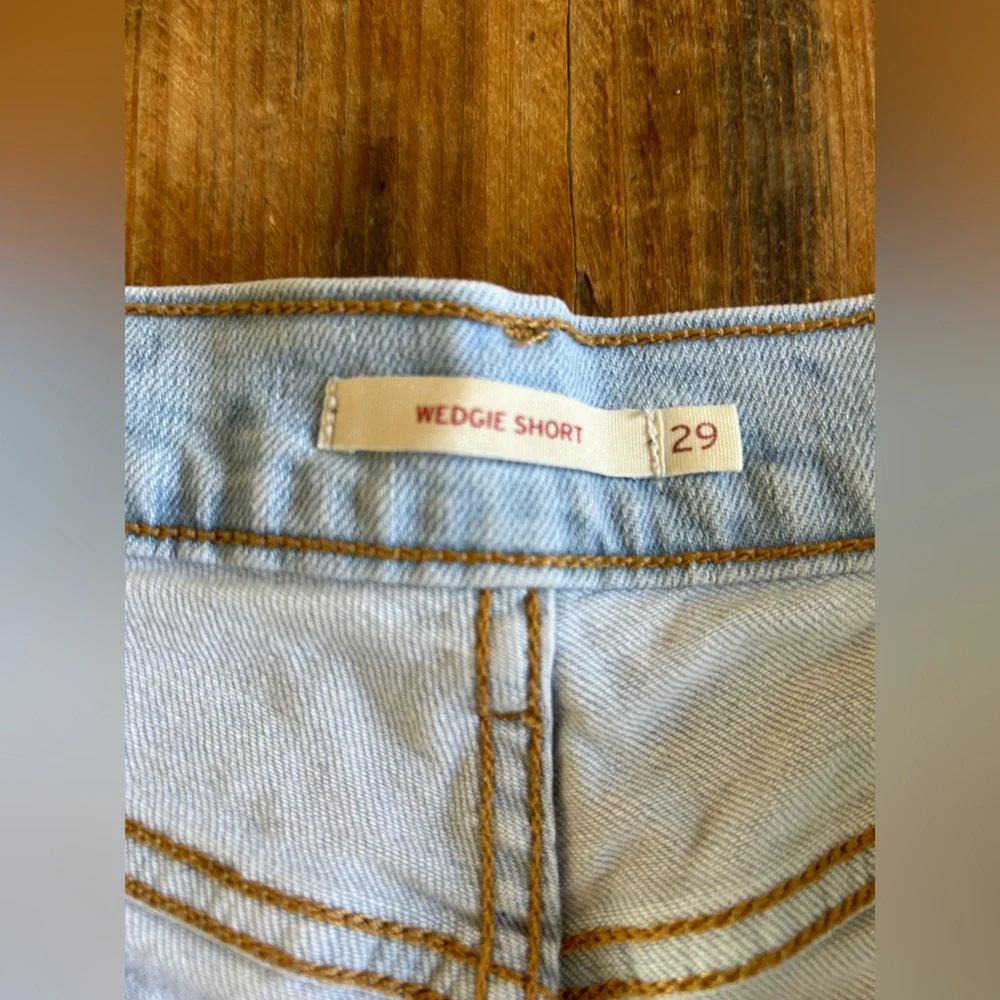 Levi’s Wedgie Jean Shorts